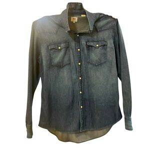 Men’s classic western levi’s denim button down collared shirt with snaps-size XL